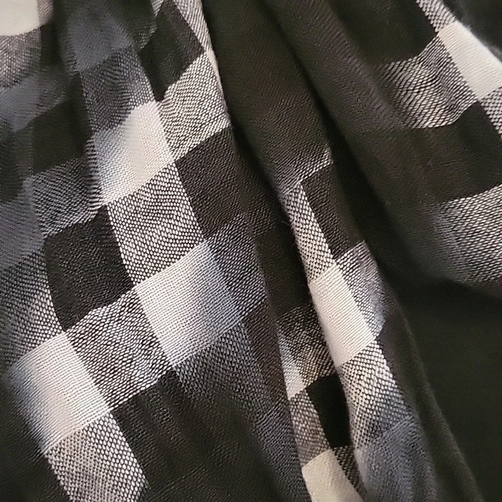3/$30 VTG MUDD Monochrome Check Ombre Infinity Cowl Scarf